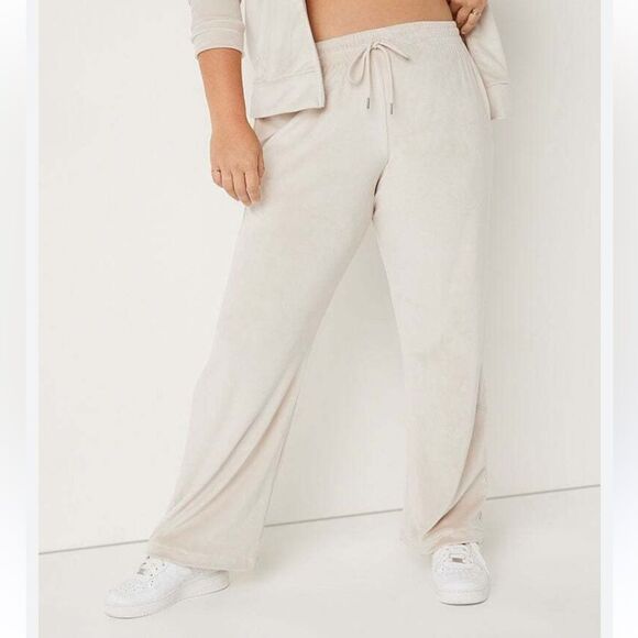 Pink Victoria Secret Cream Velour Oversized Sweatpants(Size XS) - Picture 1 of 10